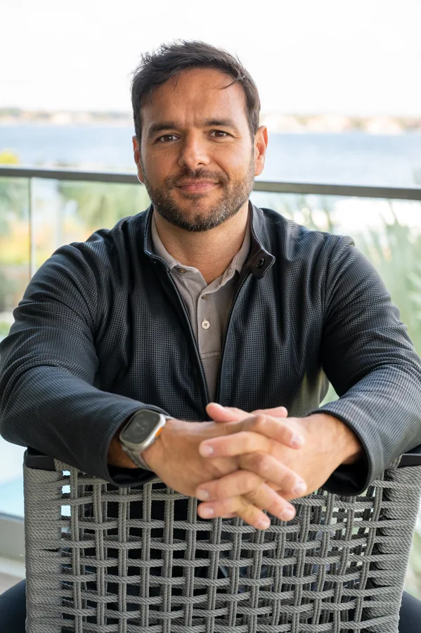 Roger Ambar, Broker licenciado na Flórida
